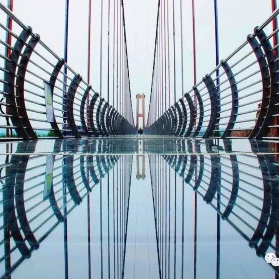 玻璃吊橋